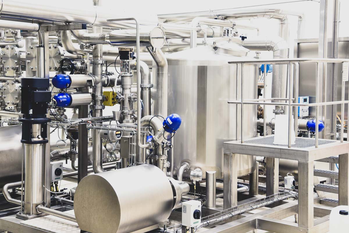 Maschinen und Anlage, Kessel und Rohrleitungen in einer Fabrik f Maschinen und Anlage, Kessel und Rohrleitungen in einer Fabrik f